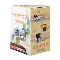 Yell Hanging Cat Figure (Styles May Vary)