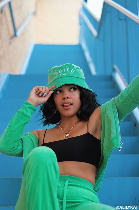 Juicy Couture Bucket Hat in Green/Silver
