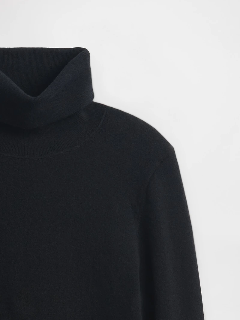 CashSoft Stretch Turtleneck Sweater
