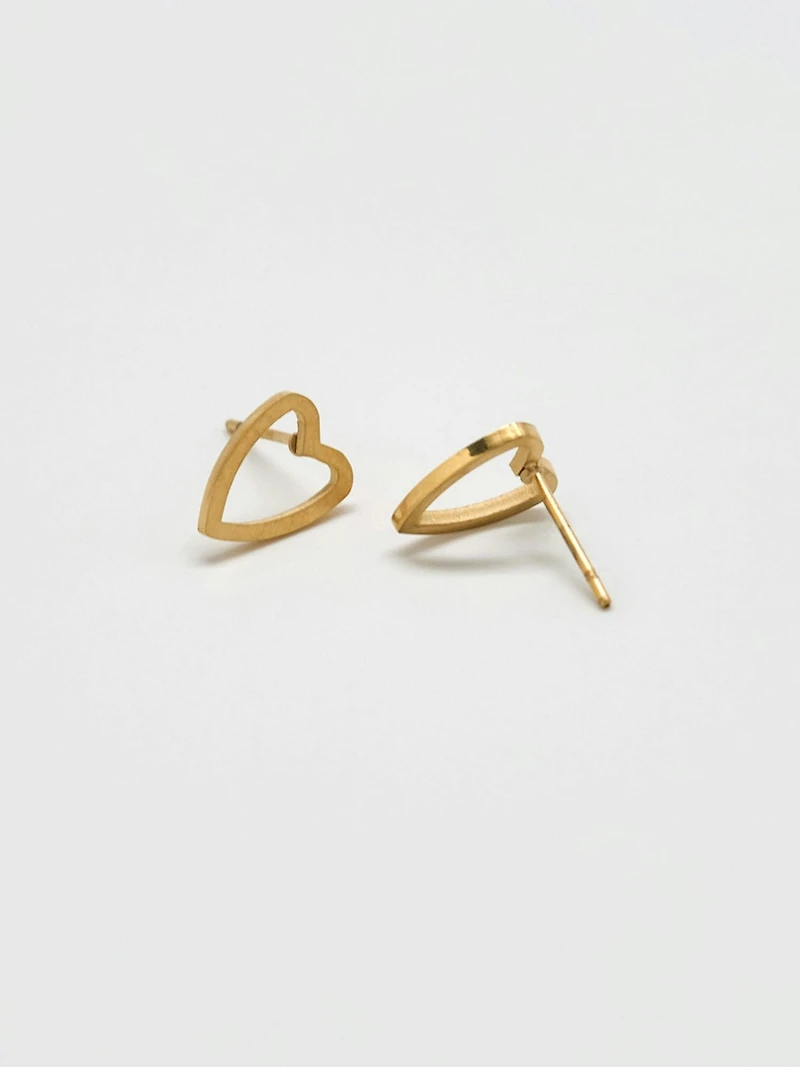 Admiral Row Gold Heart Outline Stud Earrings