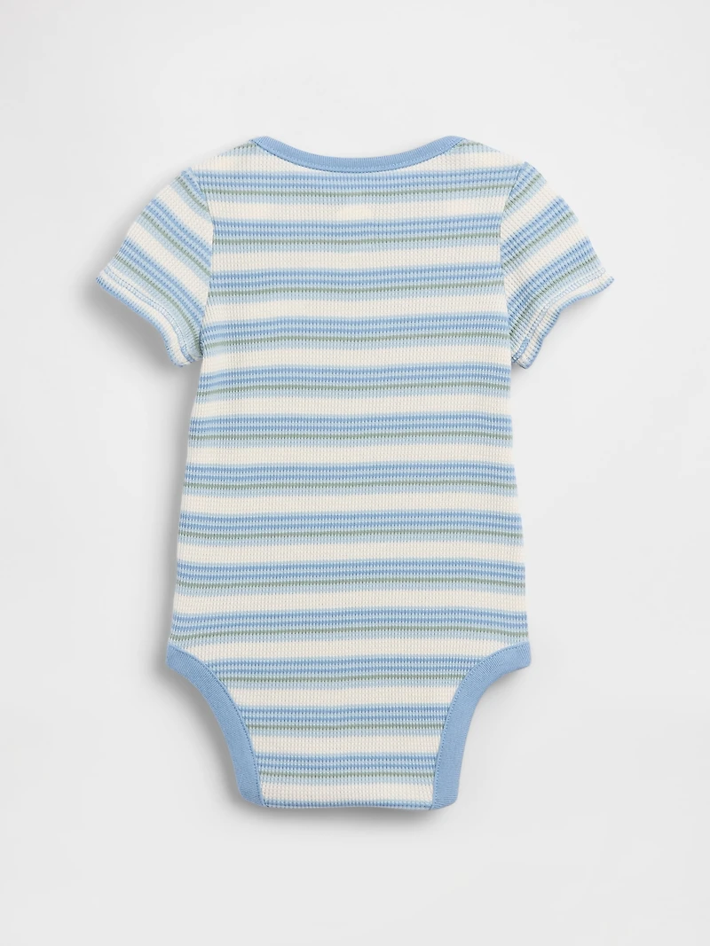 Cache-couche gaufré Premiers essentiels pour Béb