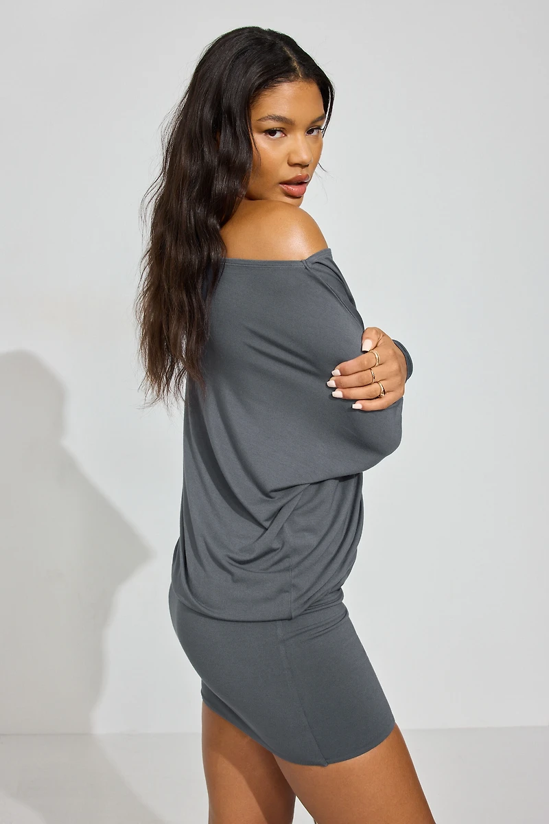Robe à manches longues avec bande au bas