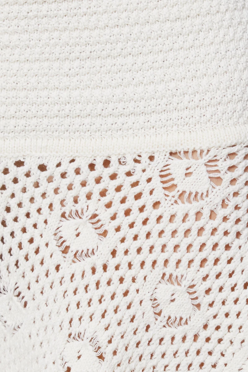 Minijupe en crochet à taille basse