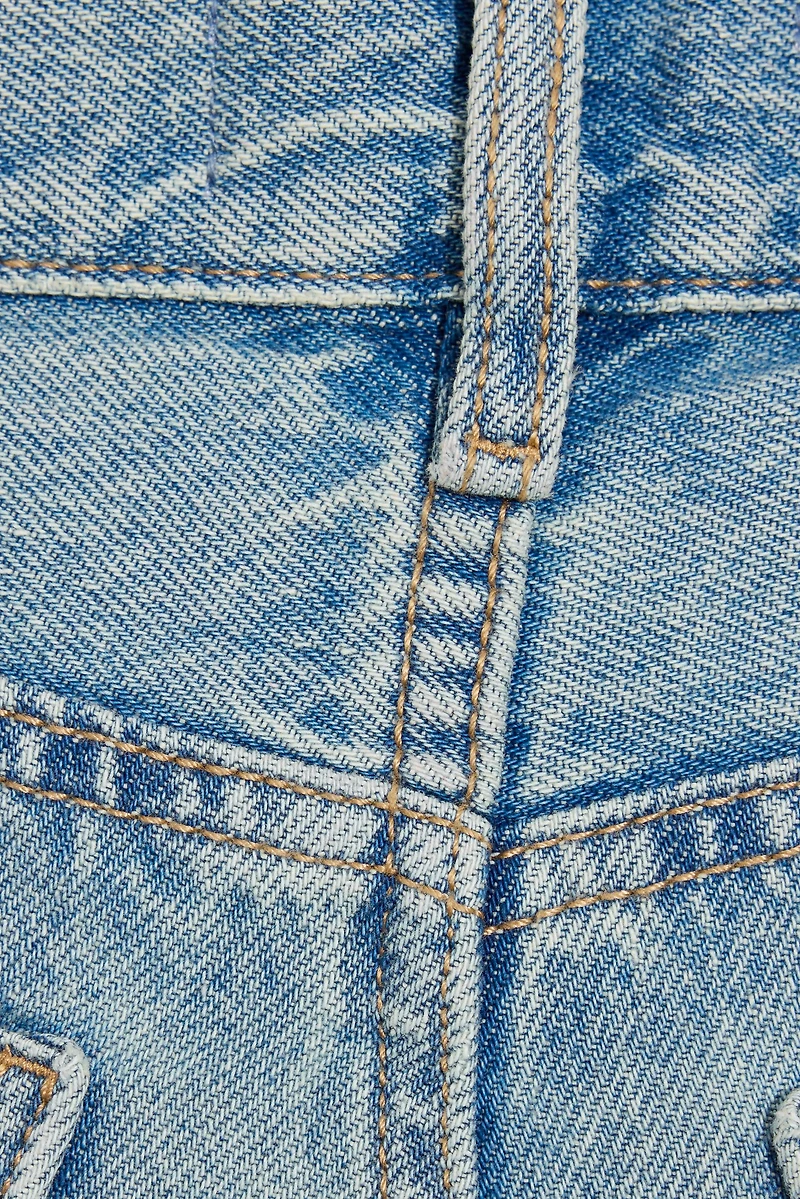 Short en denim à revers et taille basse