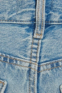Short en denim à revers et taille basse