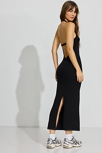 Robe licou côtelée à dos ouvert