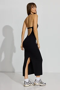 Robe licou côtelée à dos ouvert