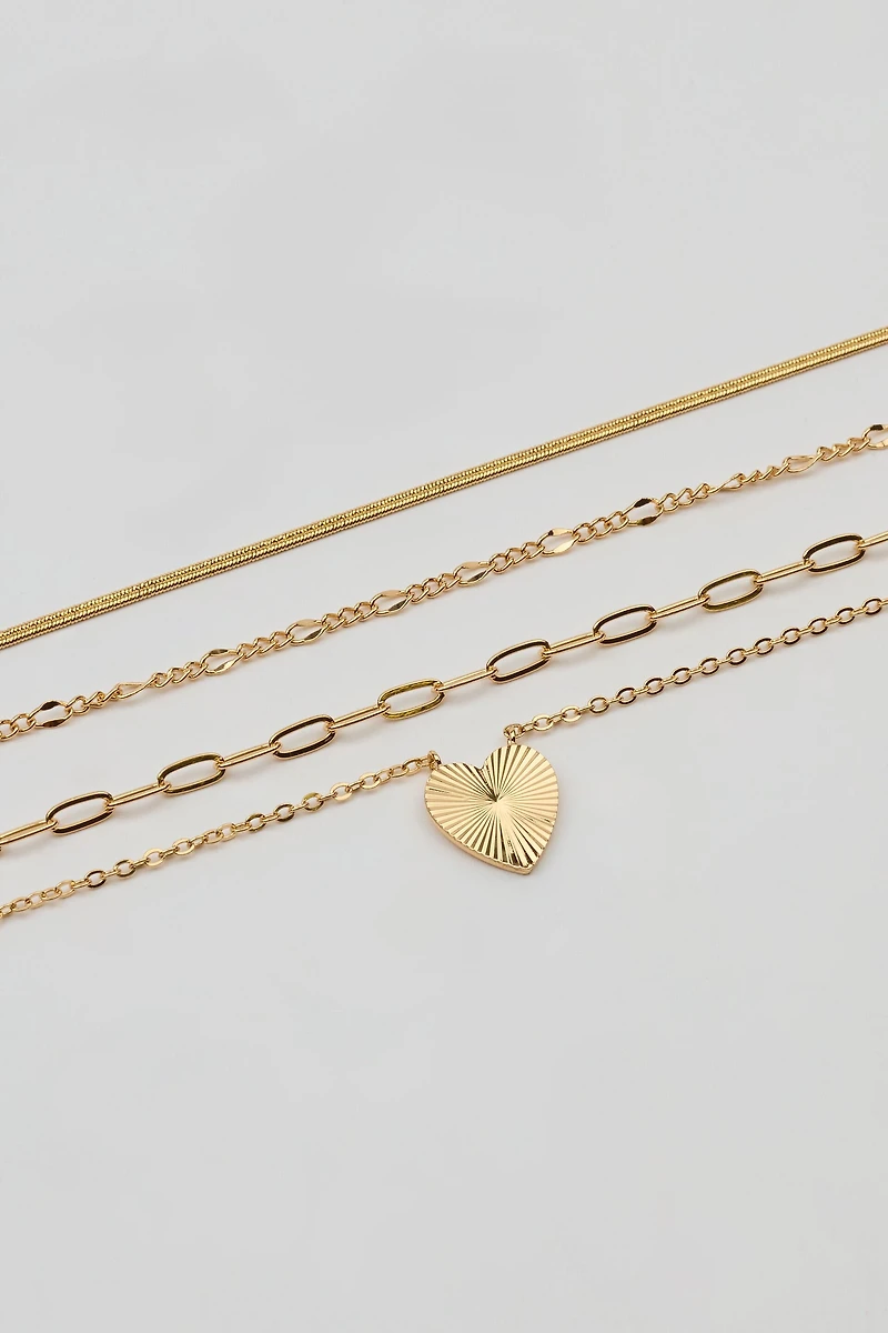 Ensemble de 4 colliers à cœur et chaînes