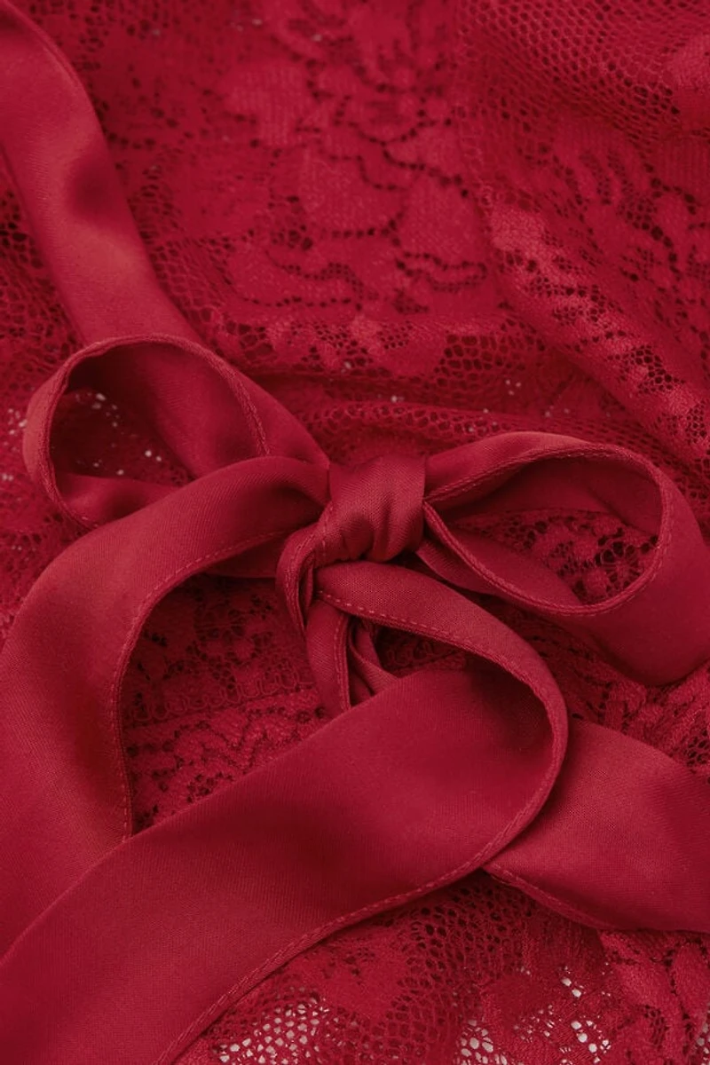 La Femme Fatale Lace Robe