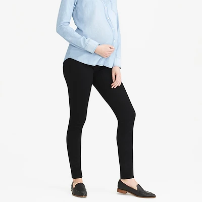 Black maternity jean in signature stretch