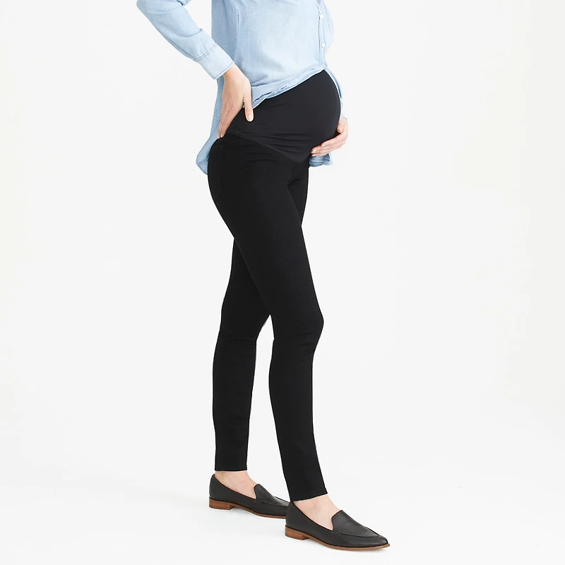 Black maternity jean in signature stretch