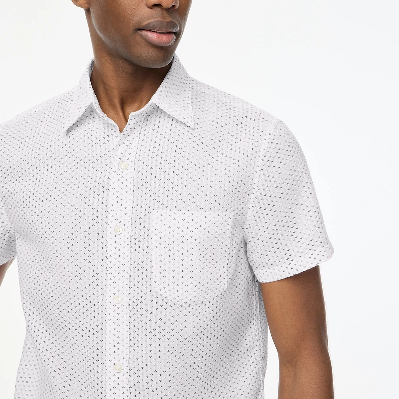 Short-sleeve seersucker shirt