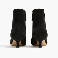 Pointy-toe boots