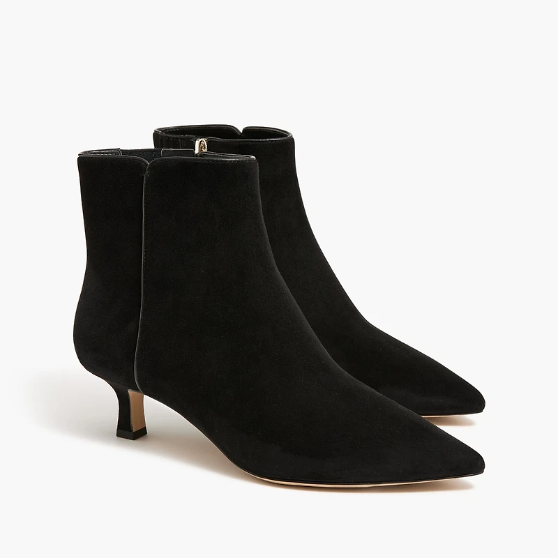 Pointy-toe boots