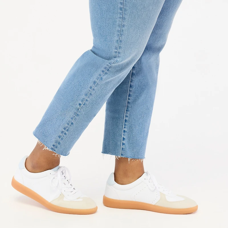 Curvy essential straight jean all-day stretch