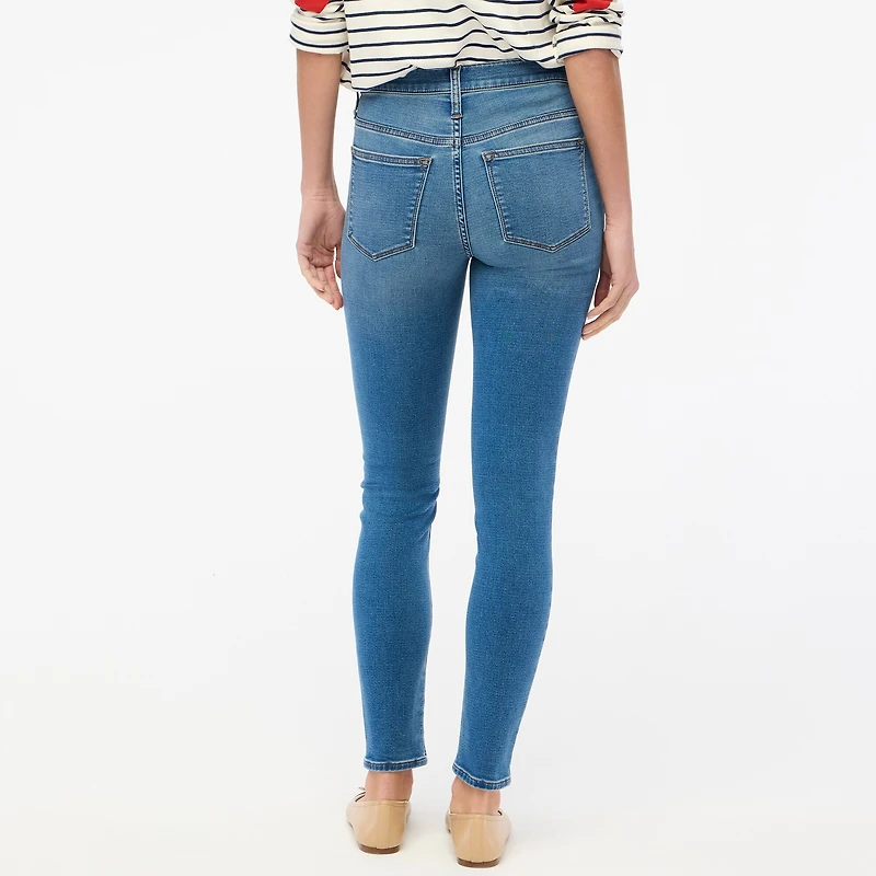 Petite 9" mid-rise skinny jean in signature stretch