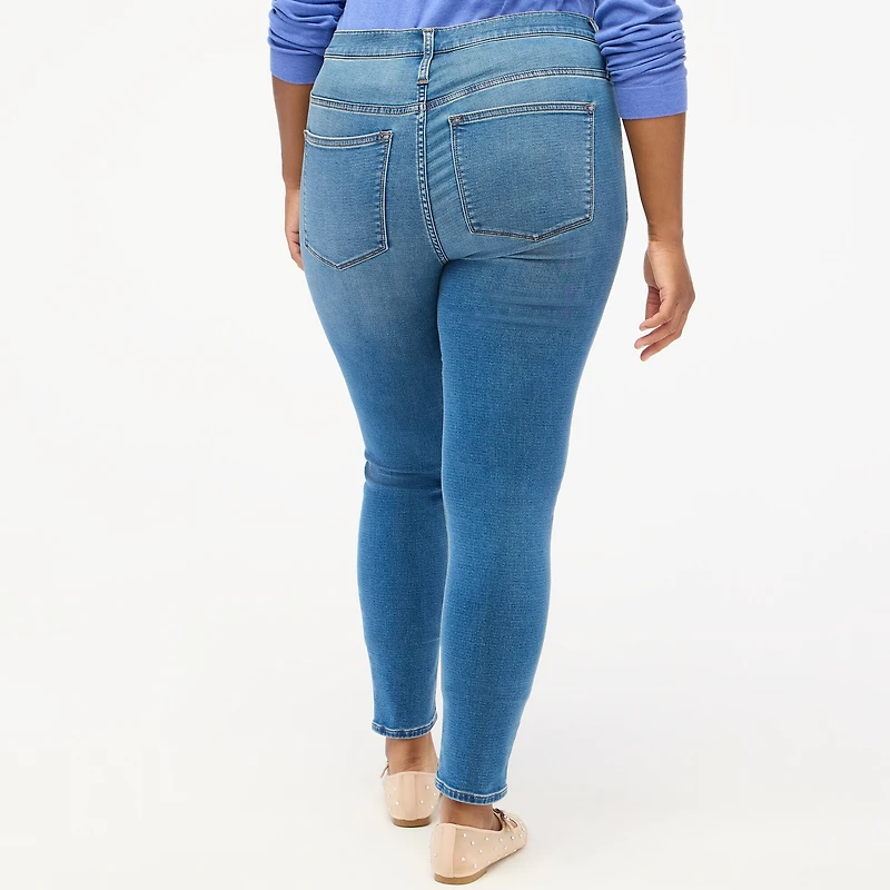 Petite 9" mid-rise skinny jean in signature stretch