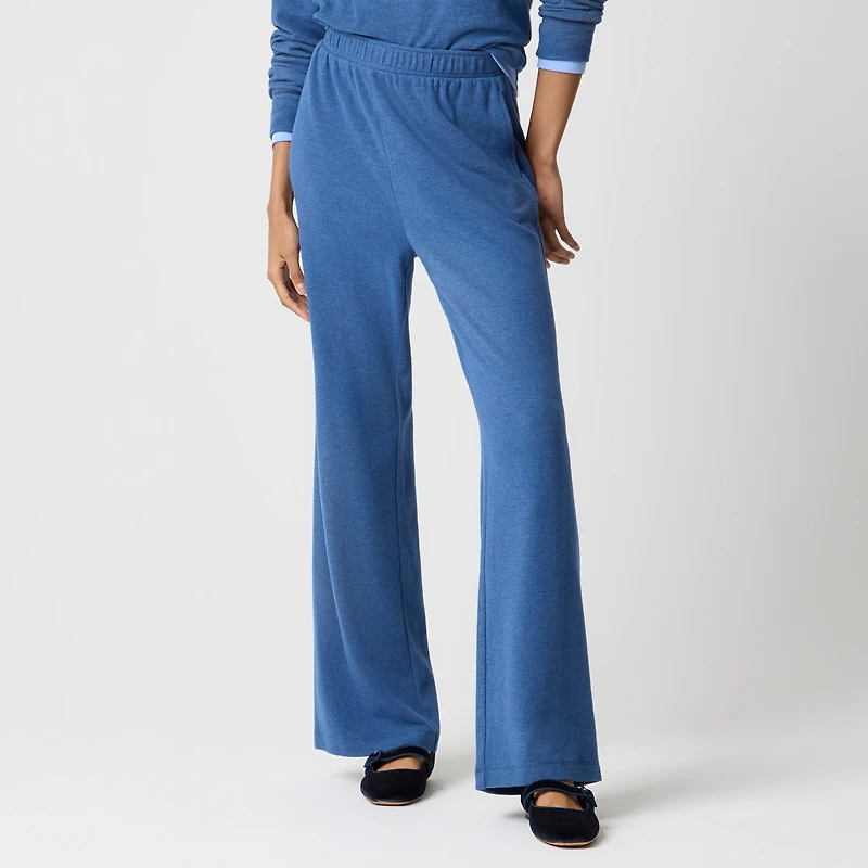 Straight-leg sweatpant cloudspun yarn