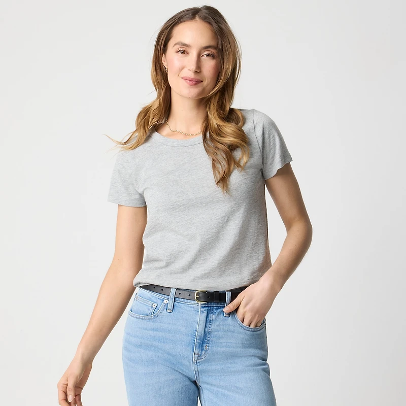 Short-sleeve girlfriend crewneck tee