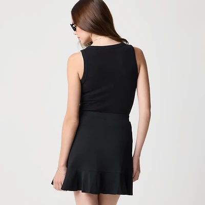 Ruffle-hem active skort