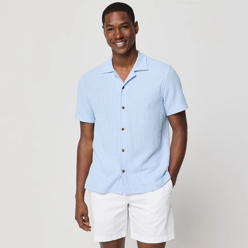 Short-sleeve textured camp shirt