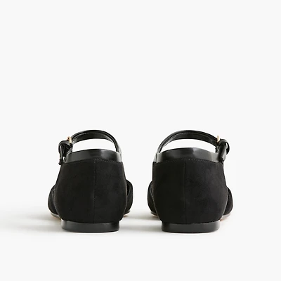 Pointed-toe ankle-strap flats