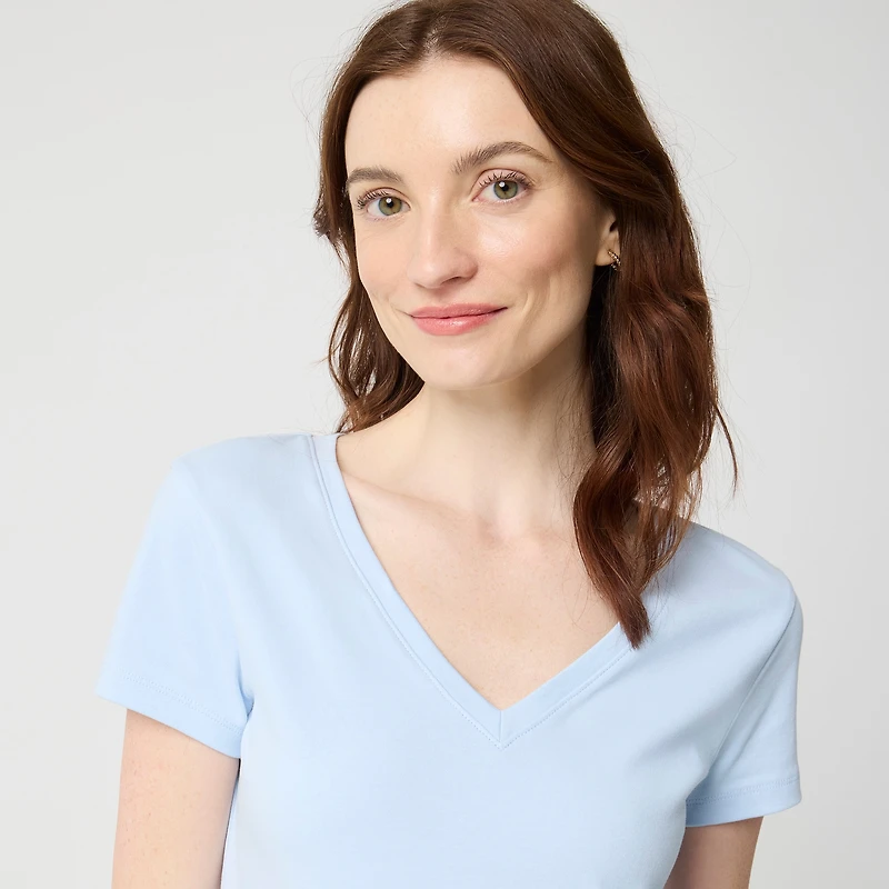 Essential v-neck tee