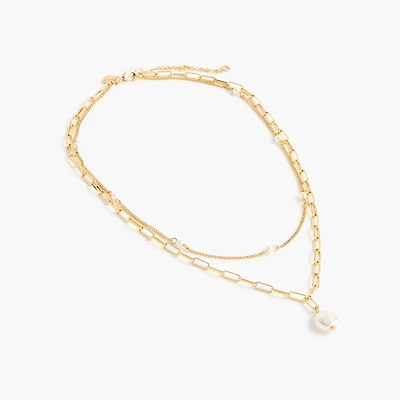 Layered pearl pendant necklace