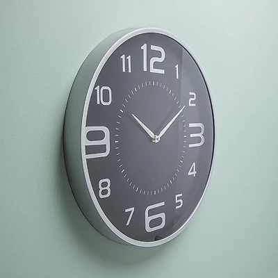Kiera Grace Decorative 'Austin' Wall Clock 18" (Silver/Black)