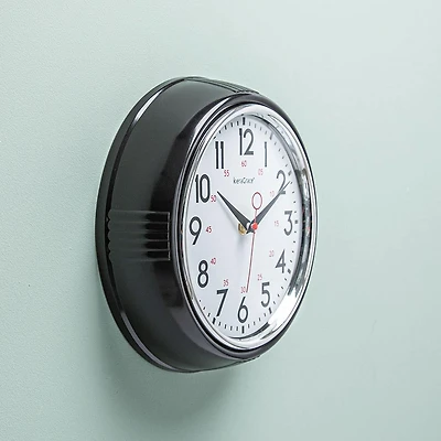 Kiera Grace Decorative 'Retro' Wall Clock 9.5" (Black)