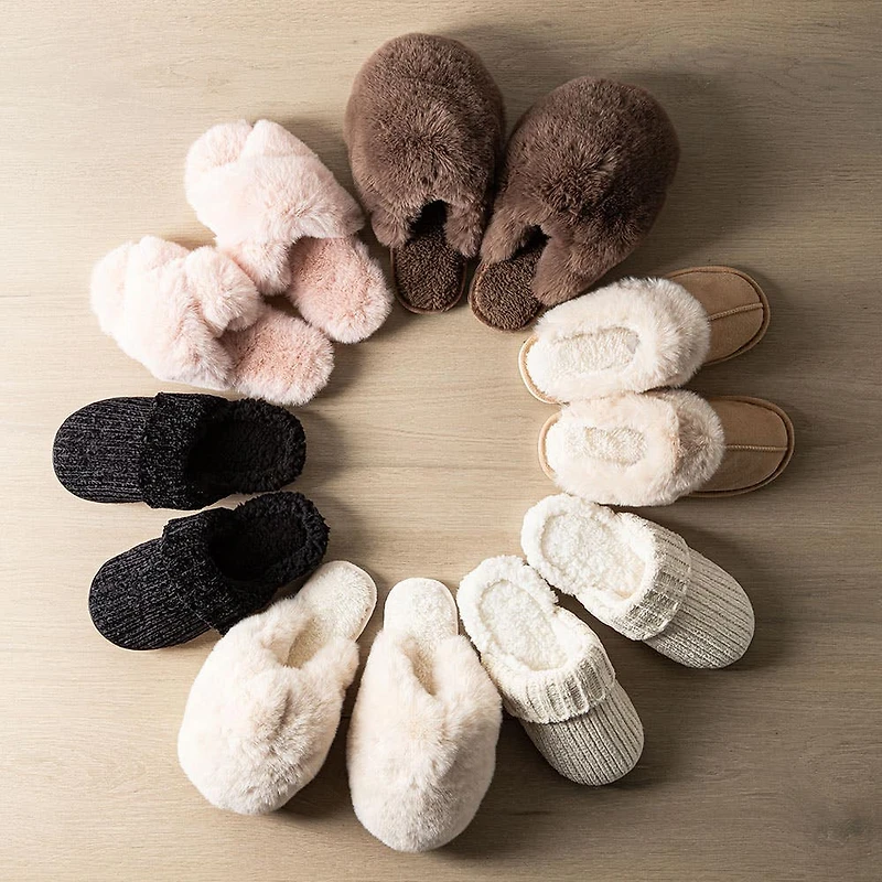 Harman Aspen 'Sherpa Lined Cuff' Memory Foam Slippers Women (Black)