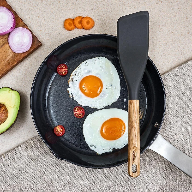 Zyliss Effortless 'Easy Lift' Solid Turner (Natural/Black)