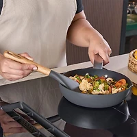 Zyliss Effortless 'Easy Lift' Solid Turner (Natural/Black)