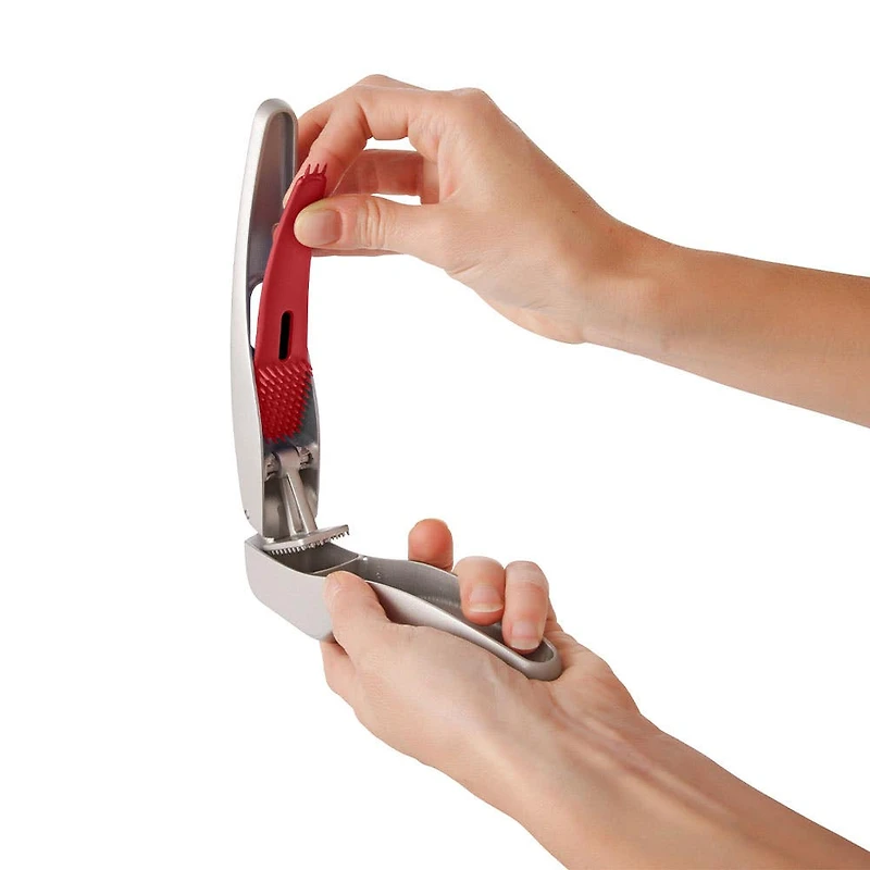 Zyliss Effortless 'Susi 3' Garlic Press (Silver/Red)