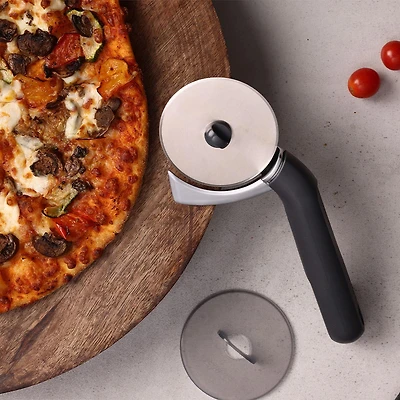 Zyliss Effortless Pizza Cutter (Black/Stainless Steel)