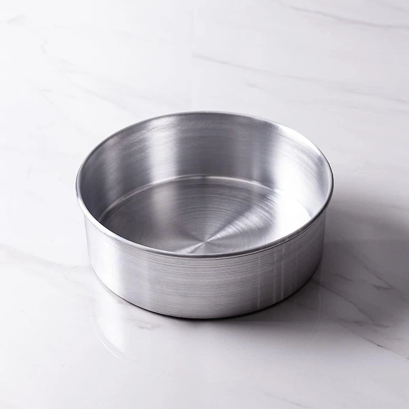 Crown Cookware The Canada Series Round Cake Pan 9"