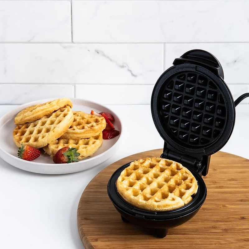 Dash Mini Round Waffle Maker (Black)