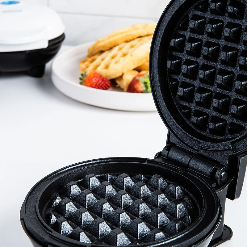 Dash Mini Round Waffle Maker (Black)