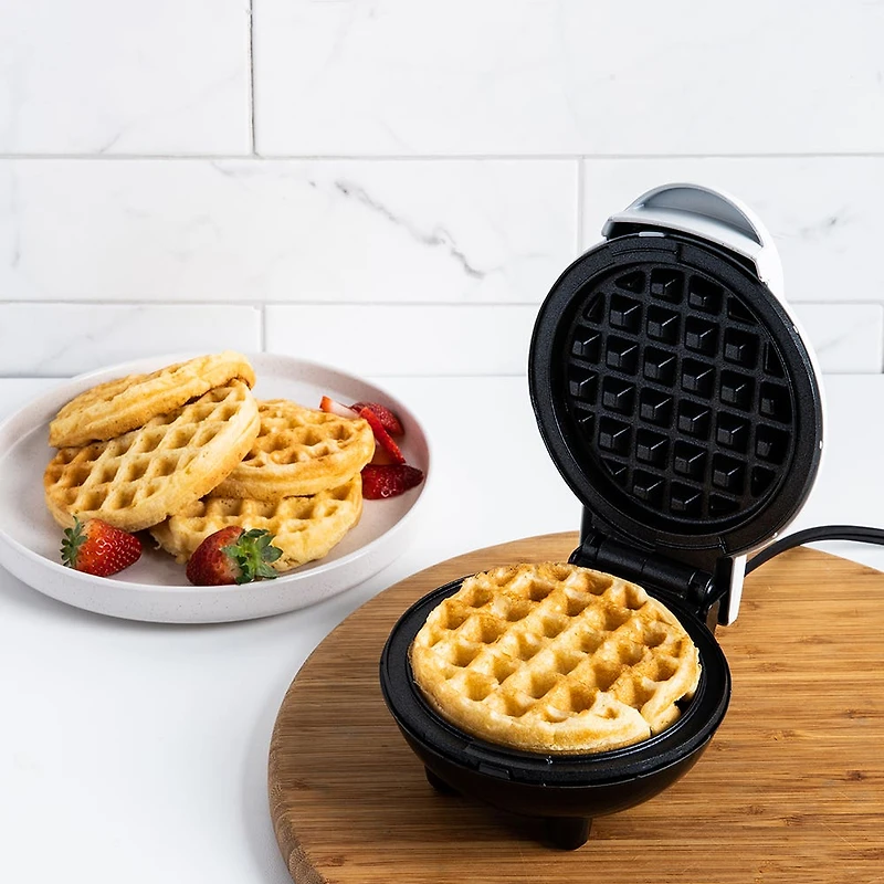 Dash Mini Round Waffle Maker (White)