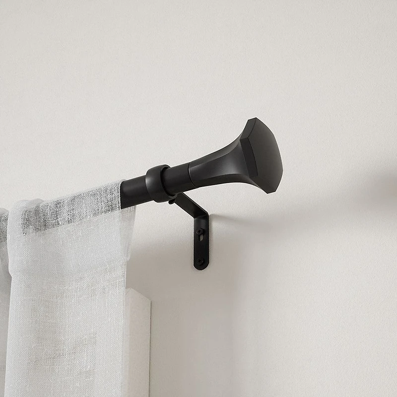 Umbra Extendable 'Sita' Metal Curtain Rod 36-72" (Black)