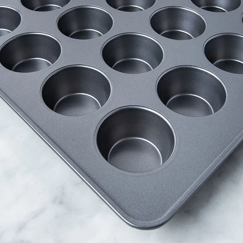 Wilton Perfect Results Non-Stick Mega Muffin Pan (Grey)