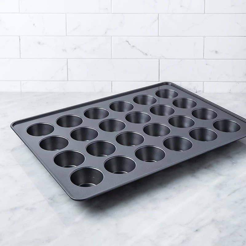 Wilton Perfect Results Non-Stick Mega Muffin Pan (Grey)