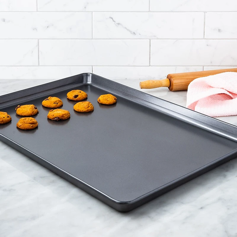 Wilton Perfect Results Non-Stick Mega Cookie Sheet (Grey)
