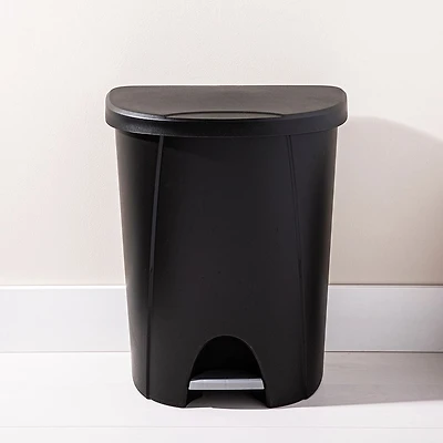 Sterilite Stepon Garbage Can 25 L (Black)