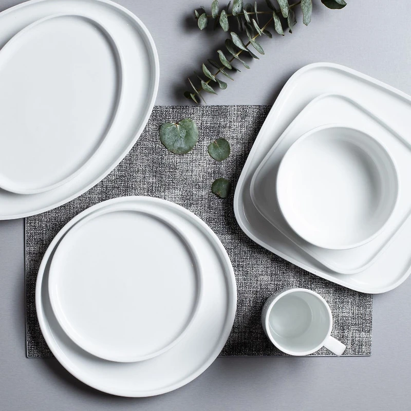 A La Carte 'Bergen' Porcelain Soup and Pasta Plate (White)