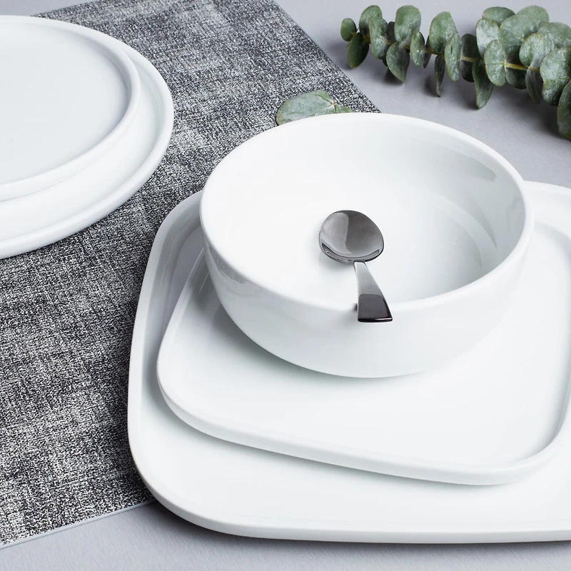 A La Carte 'Bergen' Porcelain Soup and Pasta Plate (White)