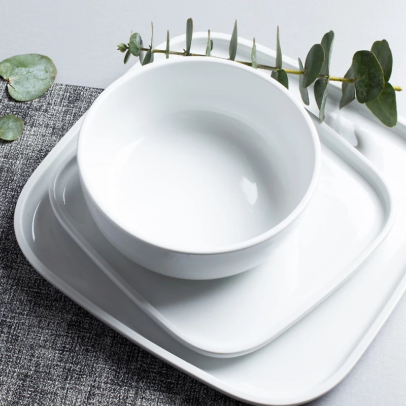 A La Carte 'Bergen' Porcelain Soup and Pasta Plate (White)