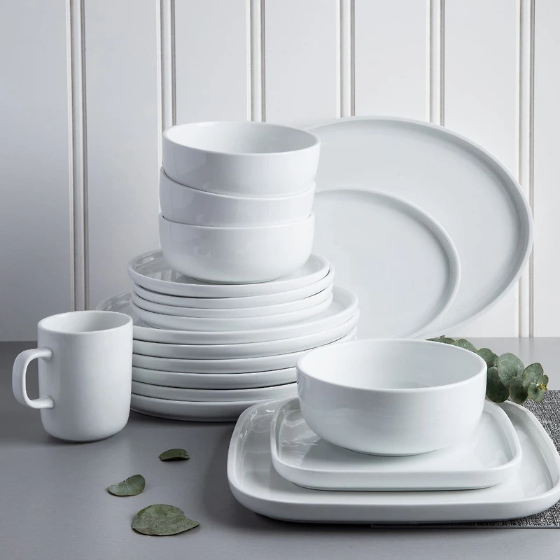 A La Carte 'Bergen' Porcelain Soup and Pasta Plate (White)