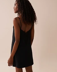 Nuisette en modal avec détails dentelle