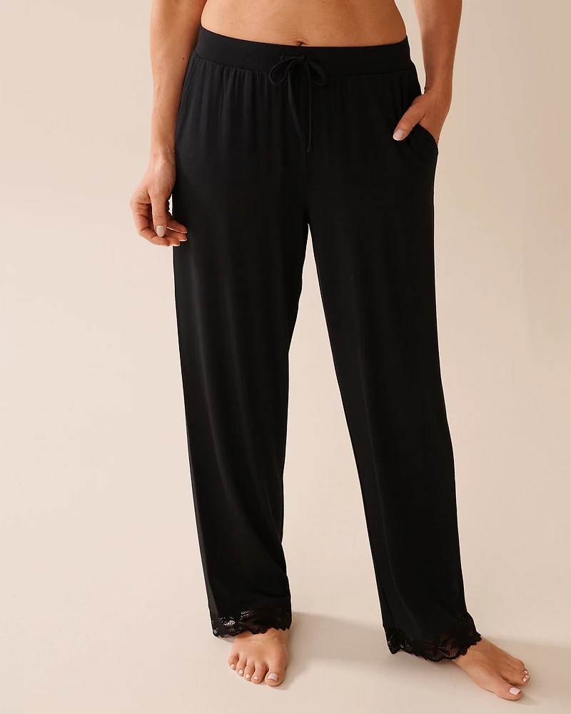 Pantalon en modal avec détails dentelle